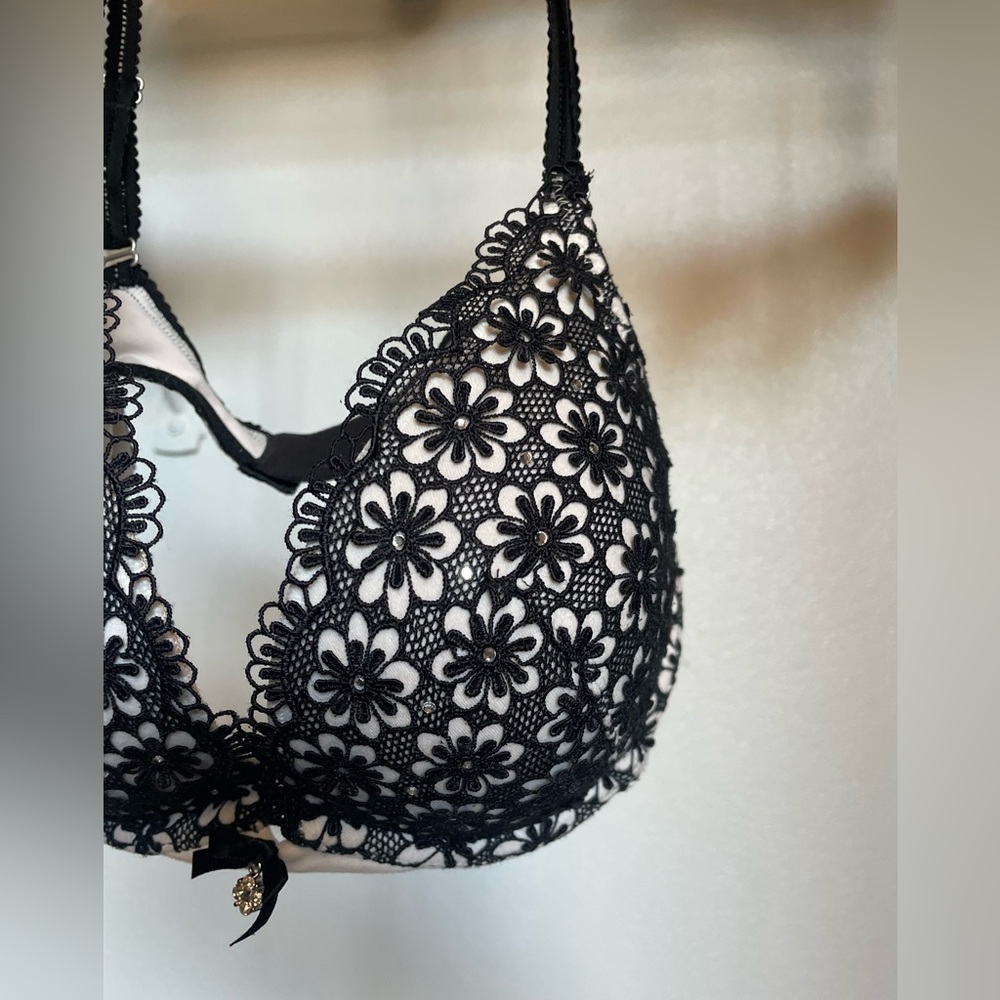 Victoria’s Secret body by Victoria push-up bra